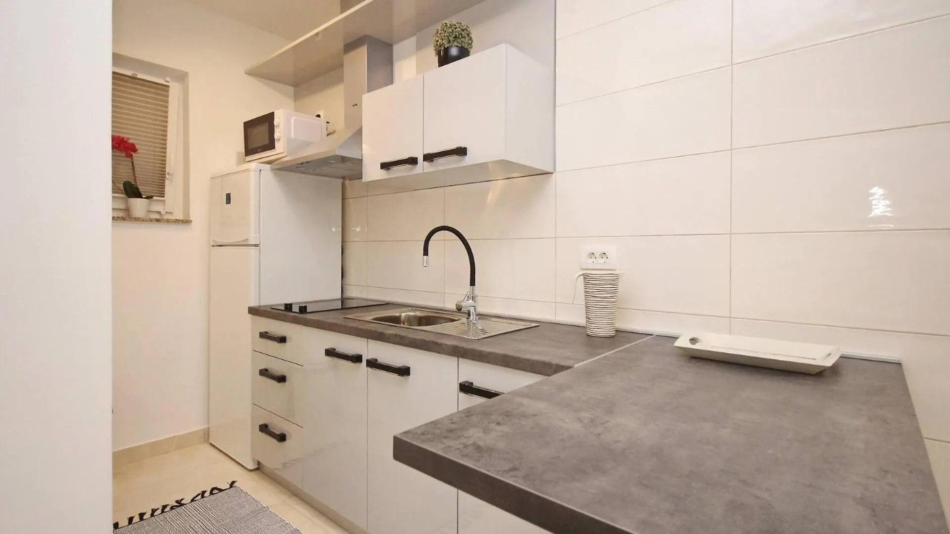 Apartments Karamarko Baska  0*, Baska (Krk) Croatia
