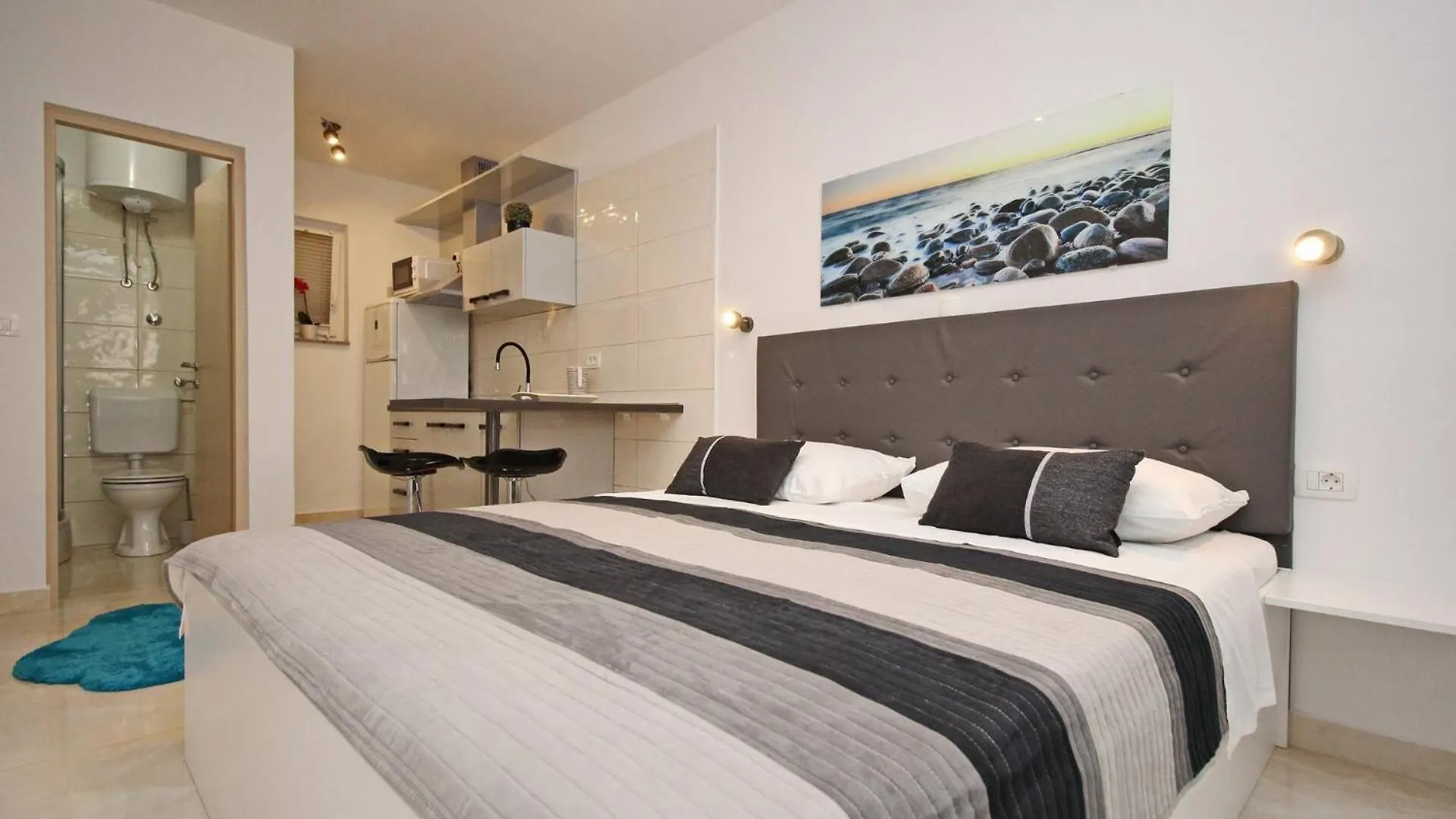 Apartments Karamarko Baska  0*, Baska (Krk) Croatia