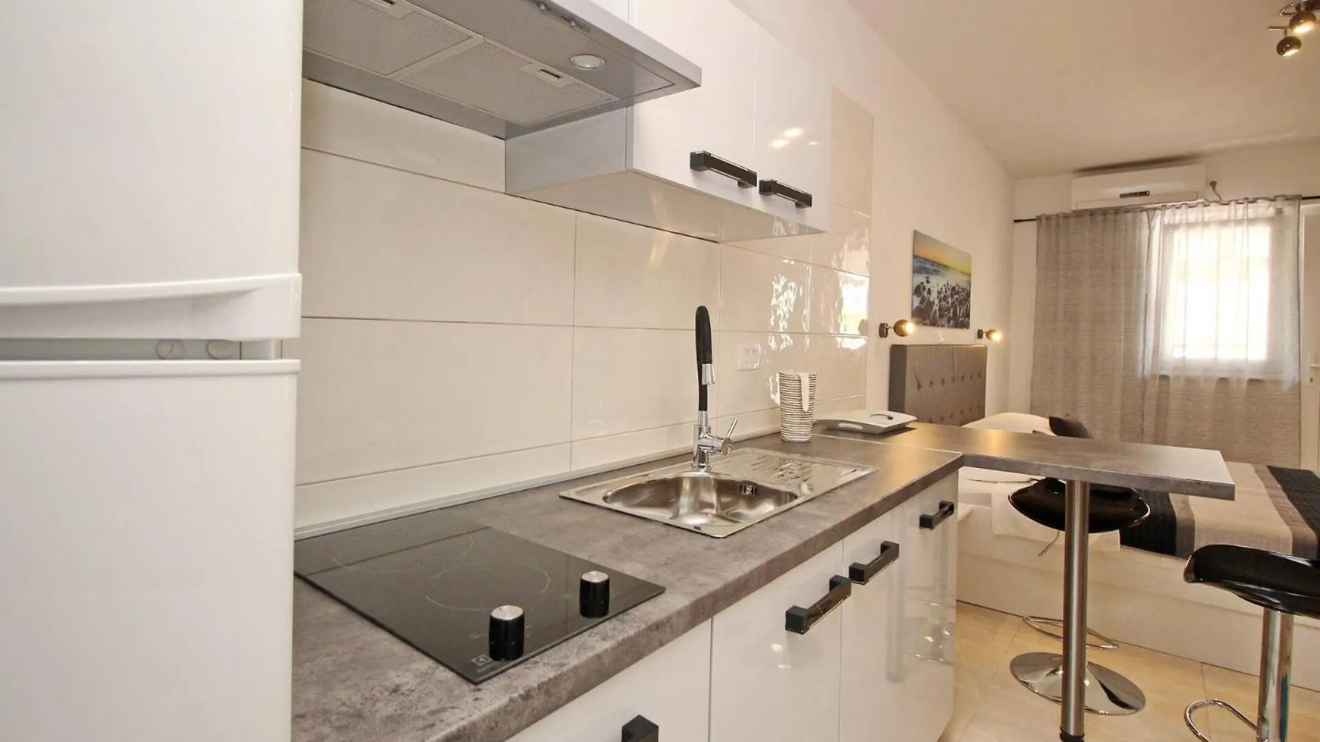 Guest house Apartments Karamarko Baska