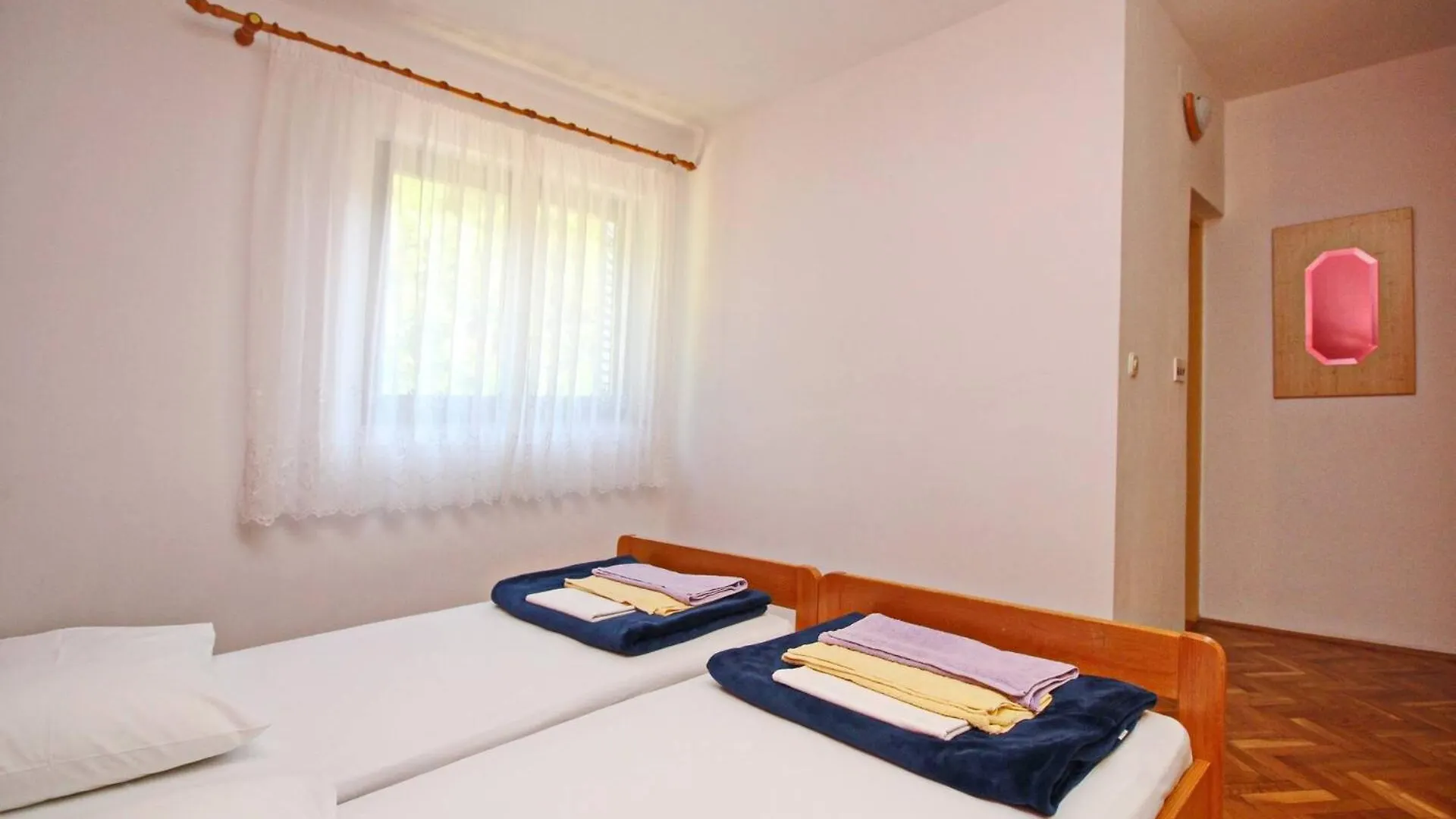 Guest house Apartments Karamarko Baska