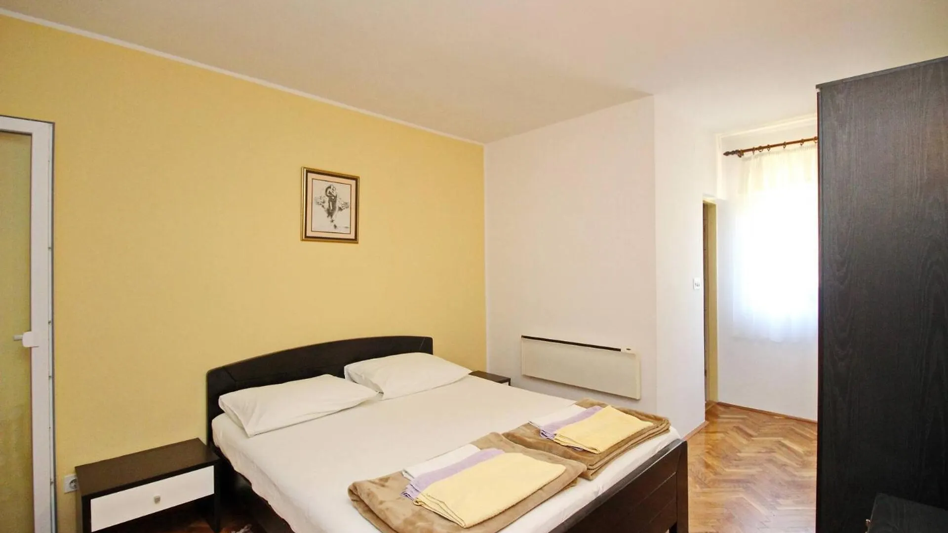 Apartments Karamarko Baska  0*, Baska (Krk)