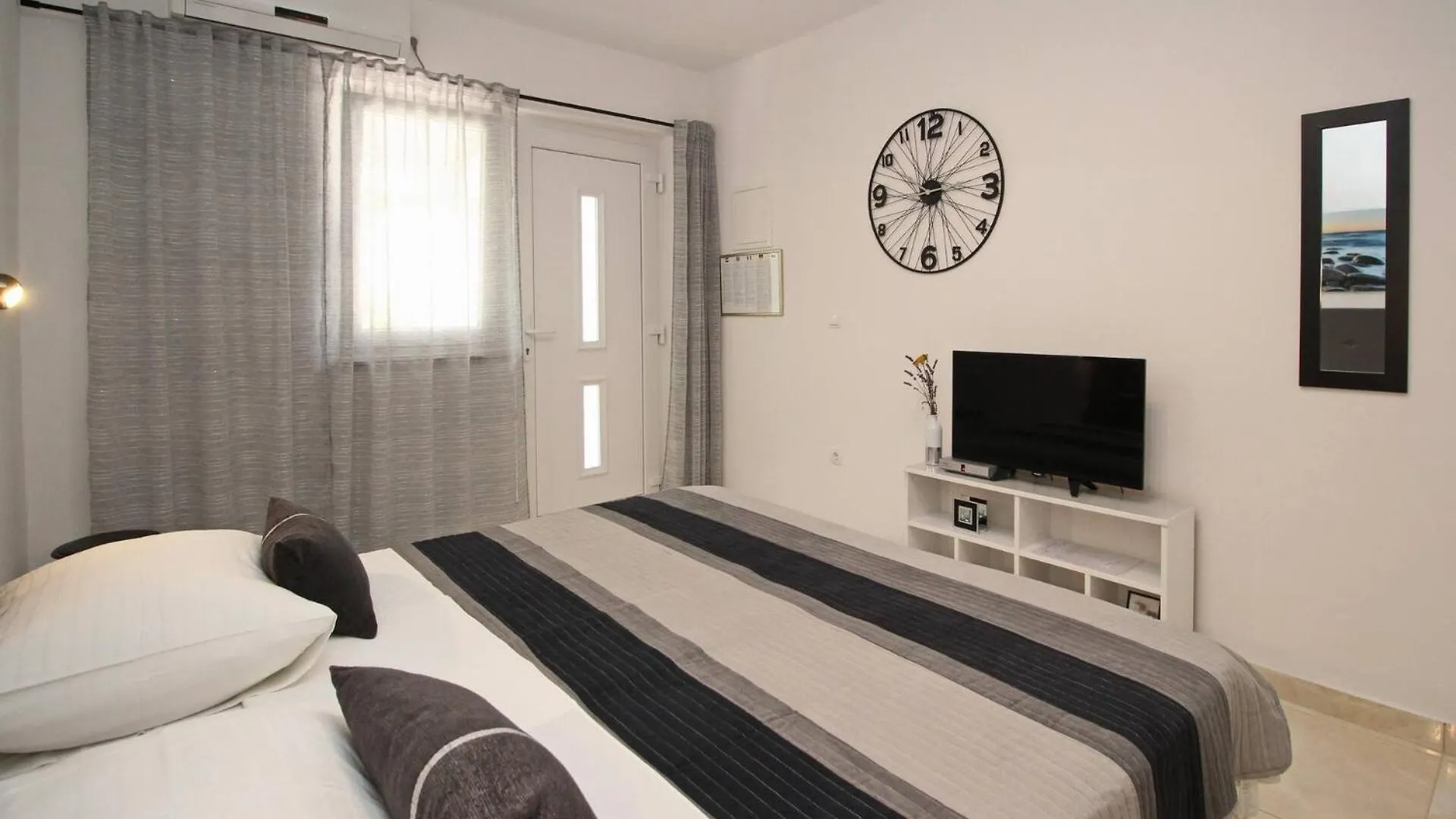 Apartments Karamarko Baska  0*, Baska (Krk)
