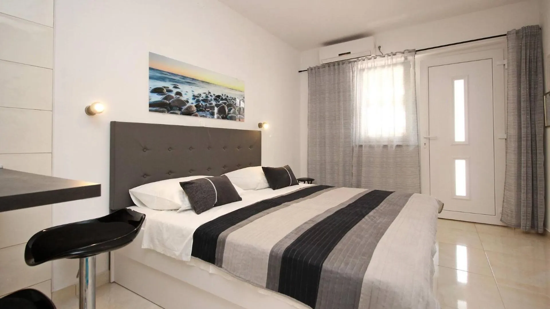 Apartments Karamarko Baska
