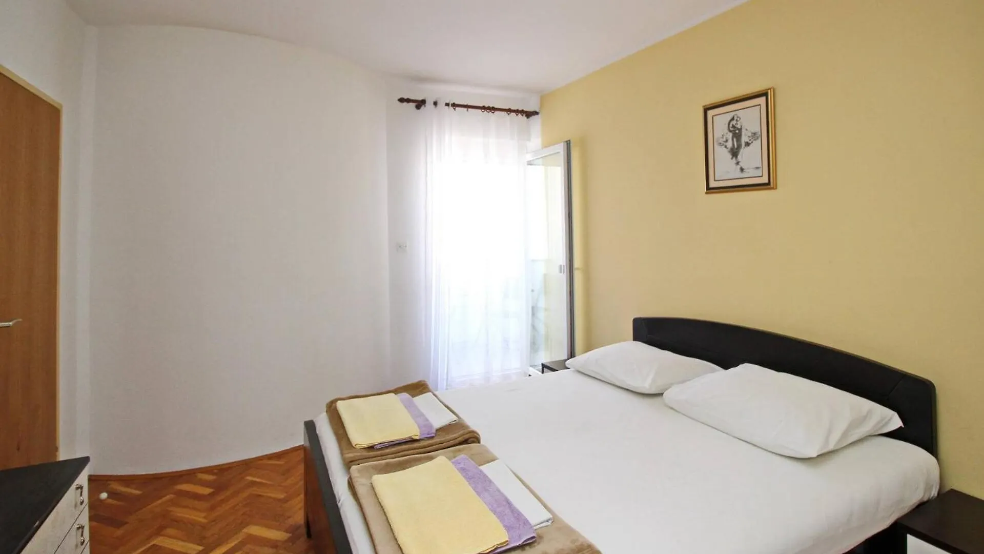 Guest house Apartments Karamarko Baska
