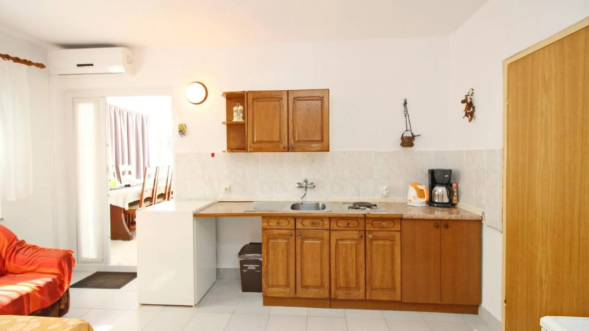 Apartments Karamarko Baska  Guest house Baska (Krk)