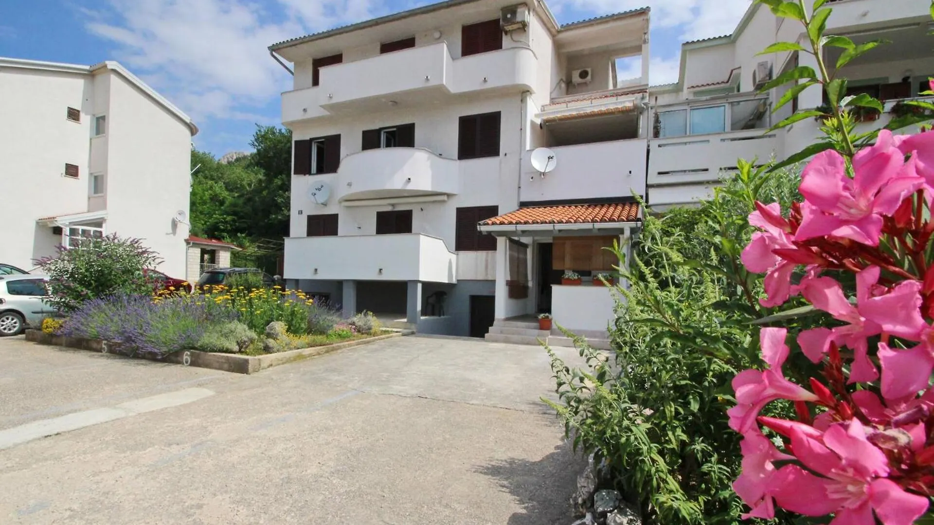 Apartments Karamarko Baska
