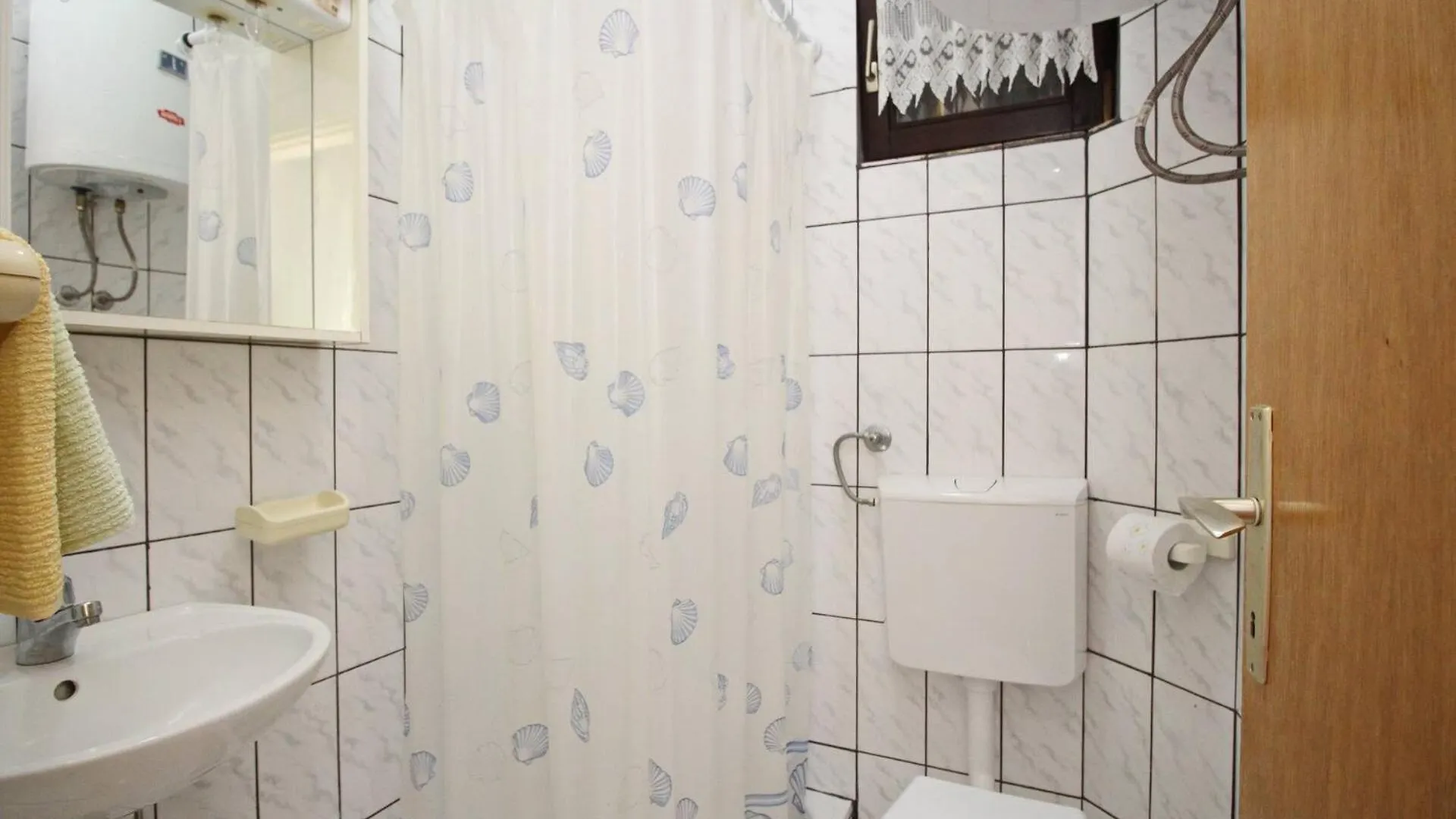 Apartments Karamarko Baska  Baska (Krk)