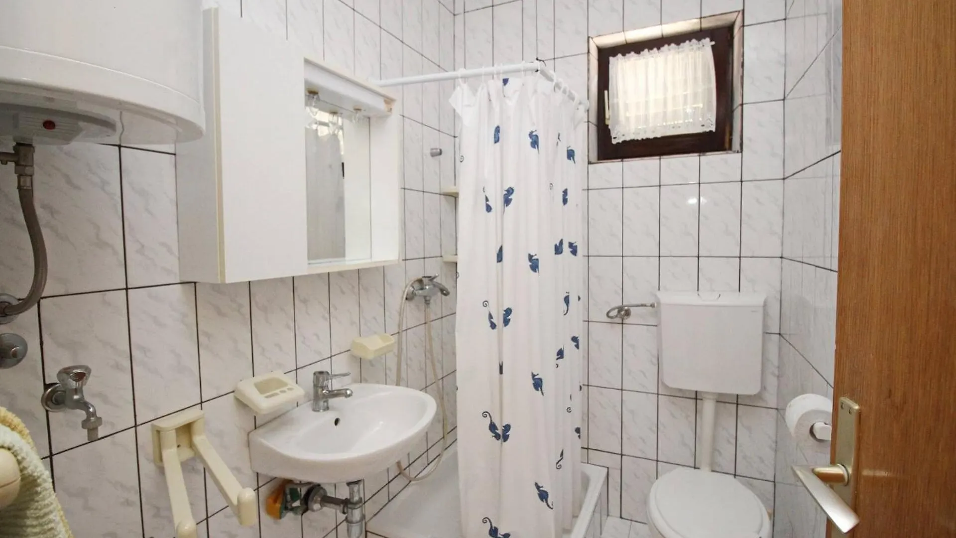 Apartments Karamarko Baska  Guest house