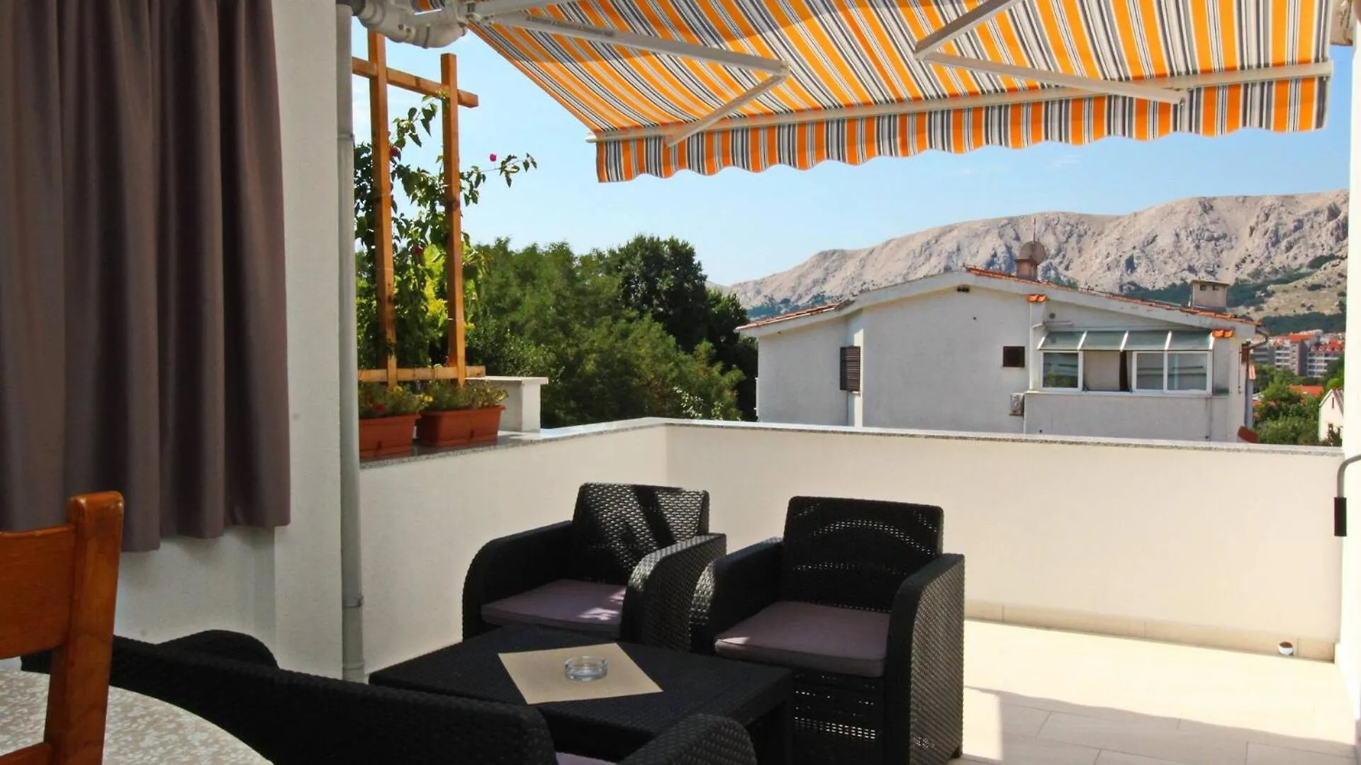 Apartments Karamarko Baska  Croatia